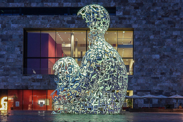 Die Skulptur „Body of Knowledge“: Symbol für eine transparente und weltoffene Universität